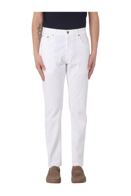 white-relaxed-fit-jeans