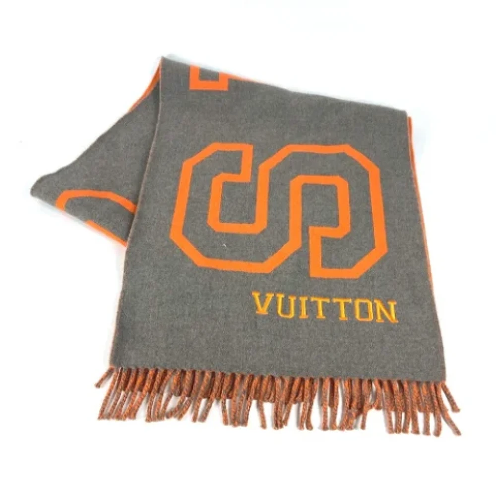 Louis Vuitton Vintage Pre-owned Wool scarves Gray Heren