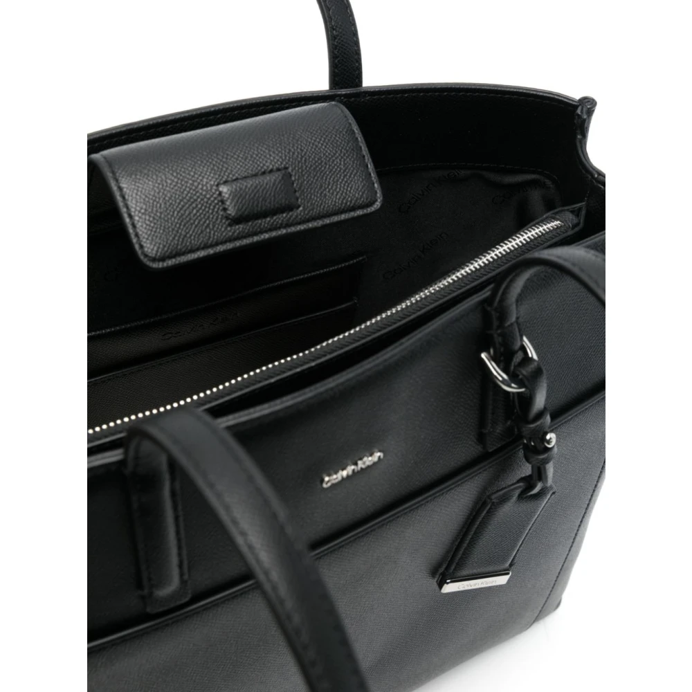 Calvin Klein Zwarte tassen voor stijlvolle outfits Black Dames