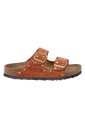 sandales-rivet-en-rouille-foncee