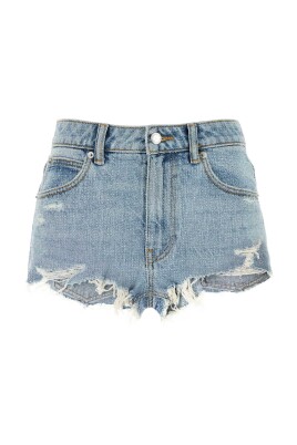 denim-shorts-for-a-stylish-look