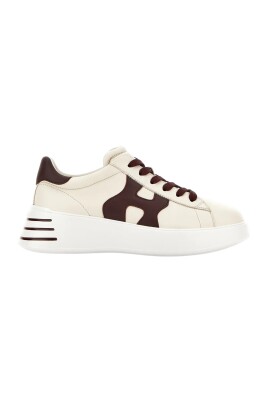 chaussures-plates-beige-pour-femmes