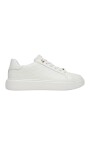 witte-leren-sneakers-met-gouden-details