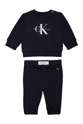 crewneck-sweatshirt-and-joggers-set
