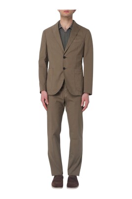 elegant-single-breasted-suit-with-notch-lapel