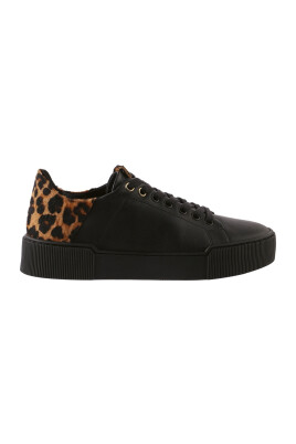 black-sneakers-for-women