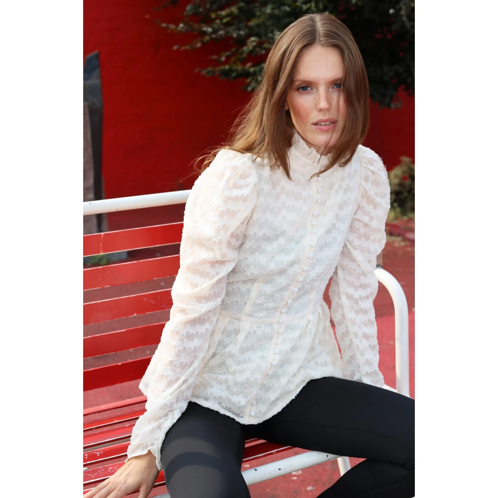 Cras Gestippelde Peplum Blouse met Pofmouwen Beige Dames