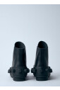 bottes-en-cuir-avec-clous