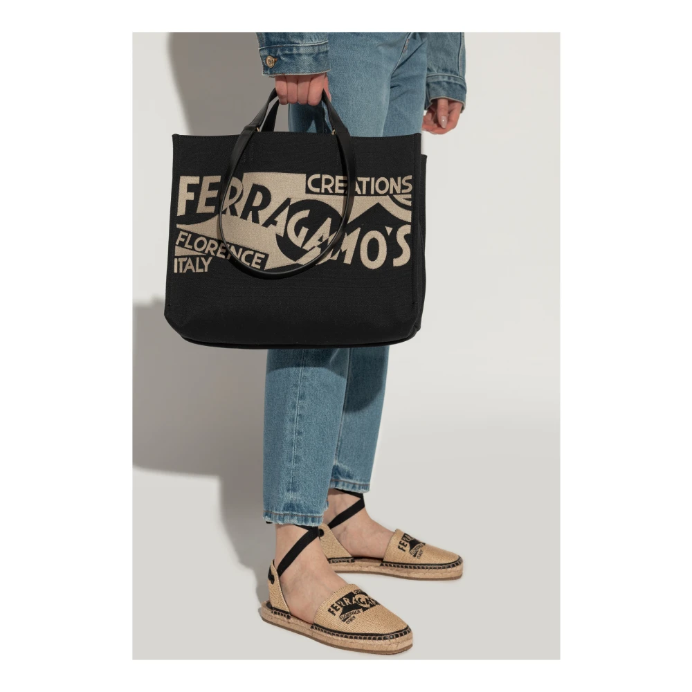 Salvatore Ferragamo Sing M shopper tas Black Dames