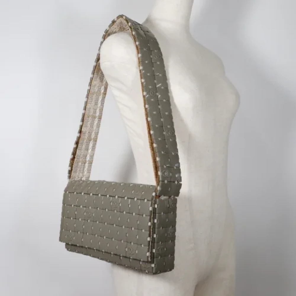Chanel Vintage Pre-owned Canvas shoulder-bags Gray Dames
