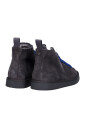 chaussures-grises-a-lacets-style-decontracte