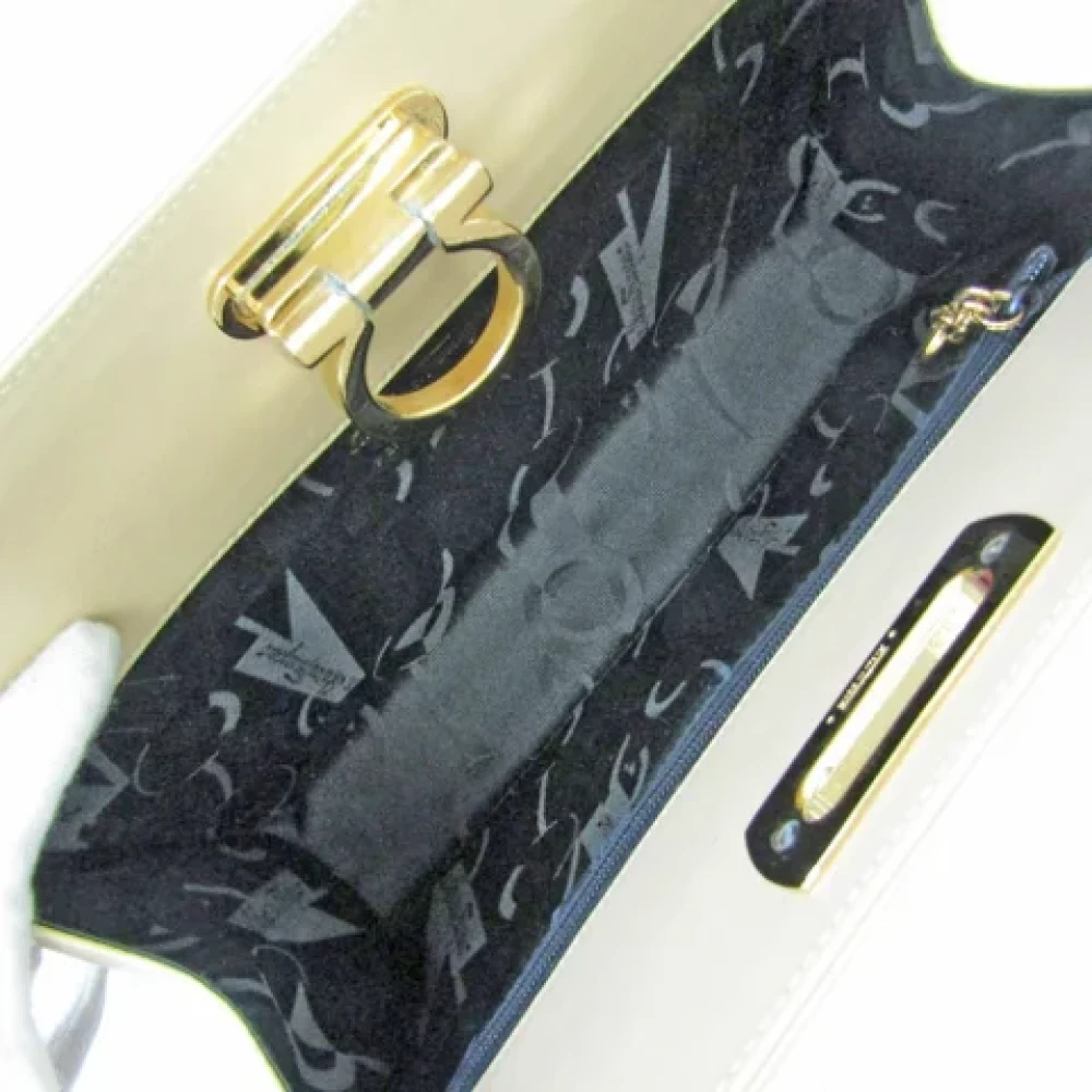 Salvatore Ferragamo Pre-owned Leather shoppers Beige Dames