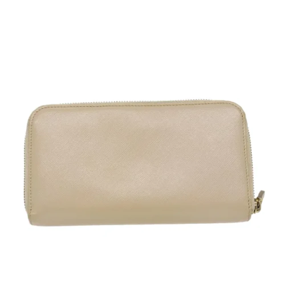 Salvatore Ferragamo Pre-owned Leather wallets Beige Dames