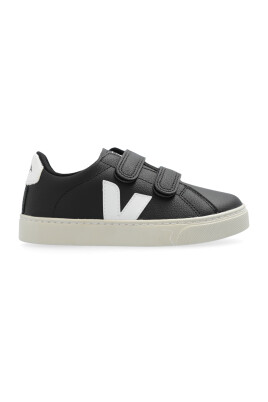sports-shoes-v-10