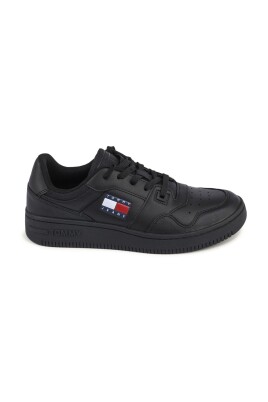 black-leather-sneaker-with-polyurethane-detailing