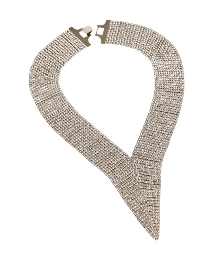 collier-elegant-en-forme-de-v-avec-des-pierres-scintillantes