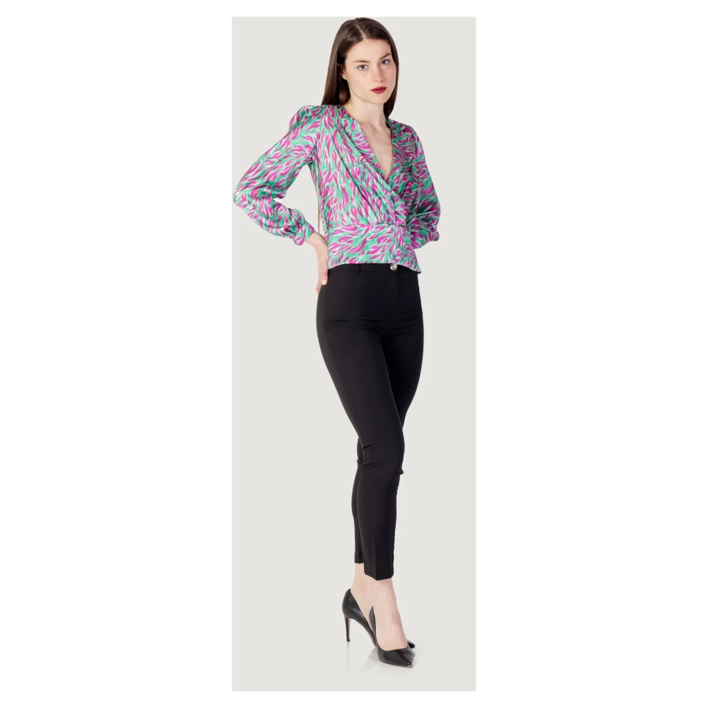 RINASCIMENTO Groene Blouse met V-hals en Print Multicolor Dames