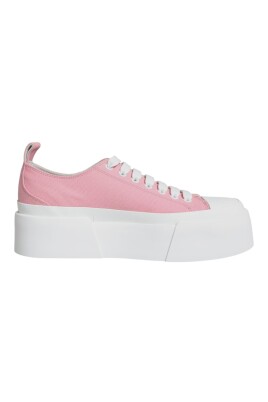 baskets-roses-blanches-en-toile-avec-logo
