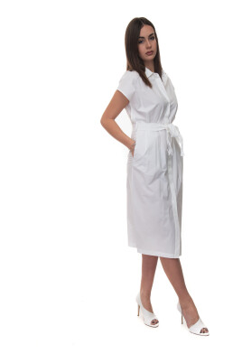robe-chemisier-en-coton-avec-ceinture