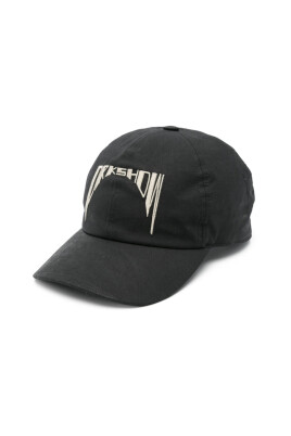 black-embroidered-logo-cap-curved-peak