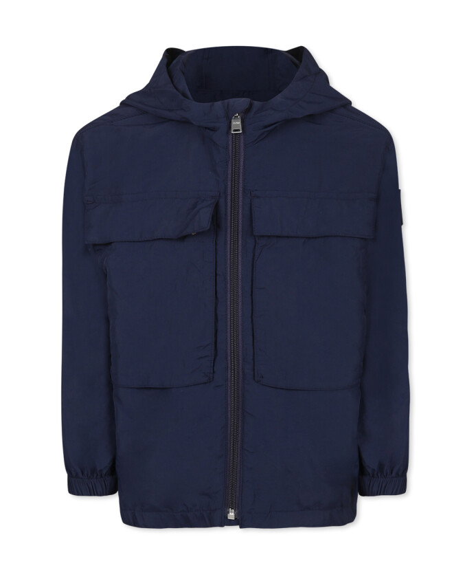 veste-coupe-vent-bleue-avec-patch-logo