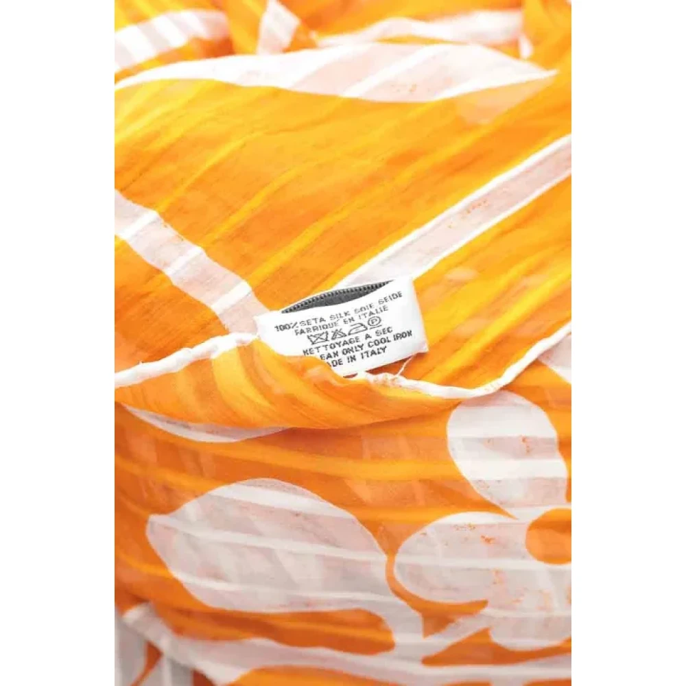 Yves Saint Laurent Vintage Pre-owned Silk scarves Orange Dames