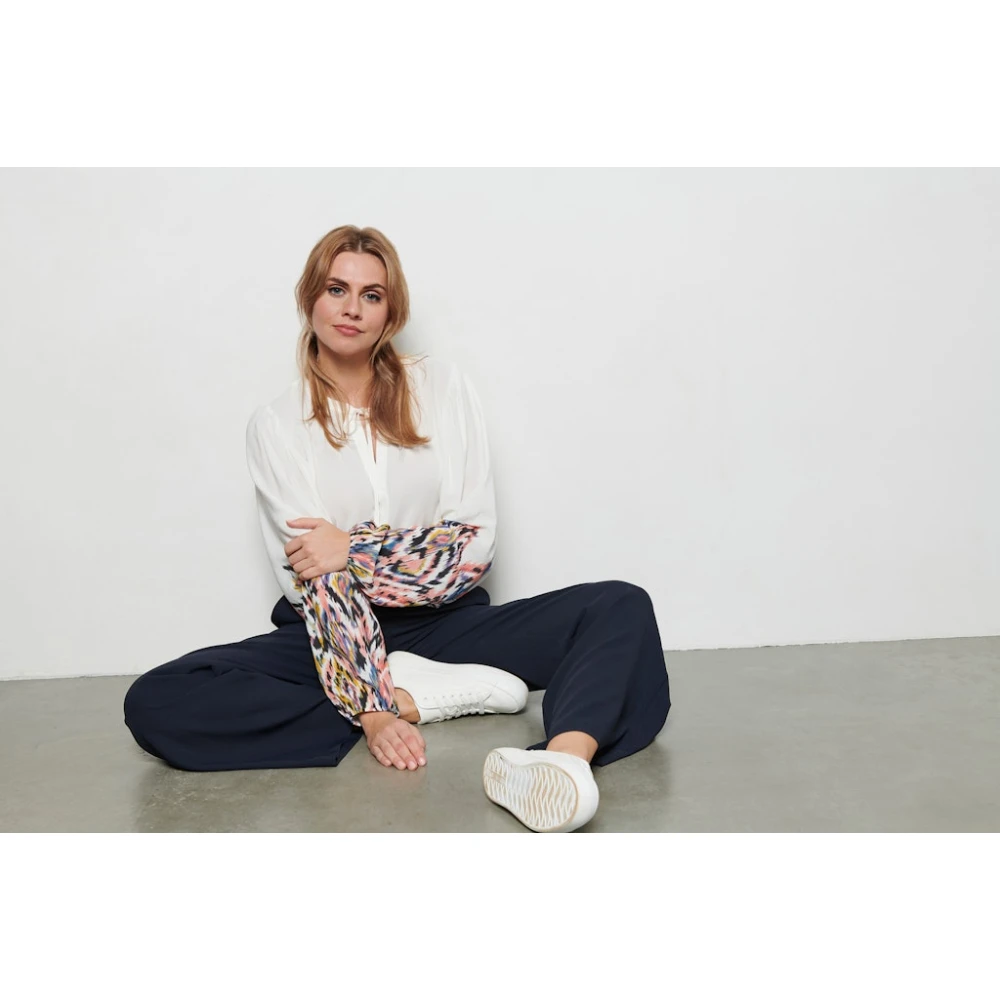 &Co Woman Bloes met lange mouwen en V-hals White Dames