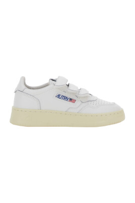 baskets-blanches-pour-enfants-basses-rayures