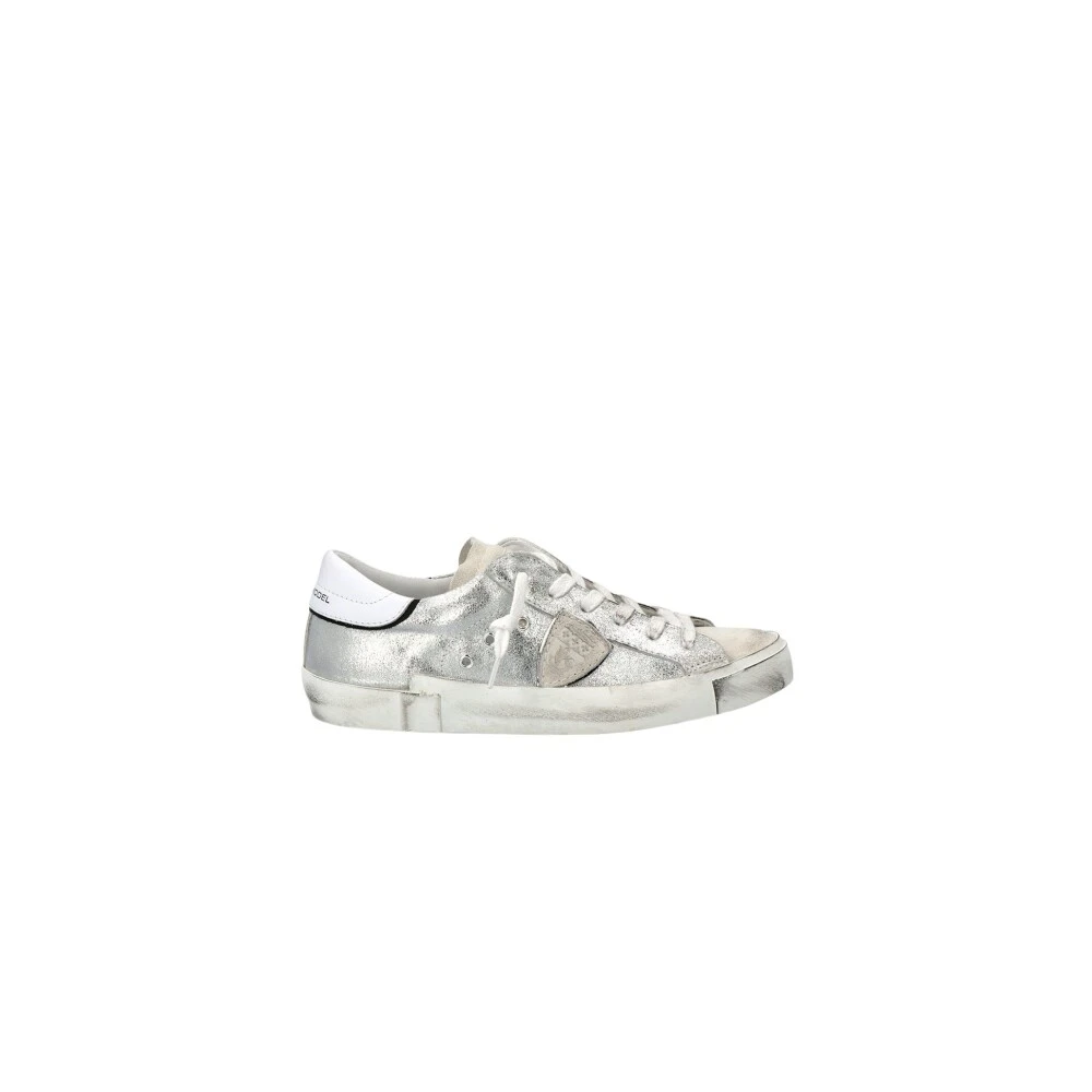 Philippe Model Zilveren Lage Sneakers met Asymmetrische Band Dames Schoenen Grijs