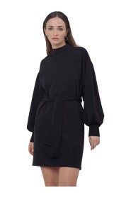 Kurzes Kleid mit Ballonärmel