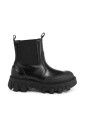 bottes-noires-en-cuir-a-semelle-crantee