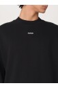 sweat-a-col-rond-noir-coupe-decontractee