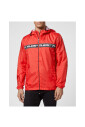 veste-coupe-vent-en-nylon-rouge