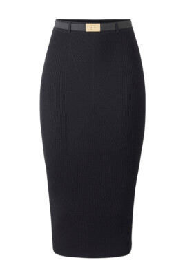 jupes-noires-avec-ceinture-doree