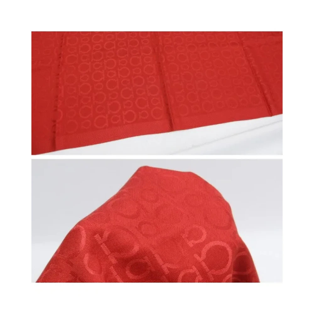 Salvatore Ferragamo Pre-owned Silk scarves Red Dames