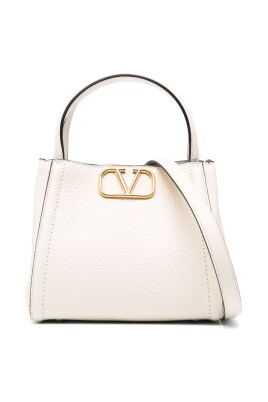 beige-bags-with-magnetic-fastening