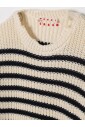 pull-en-tricot-raye-bords-effiloches