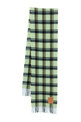 checked-wool-scarf-fringed-hem