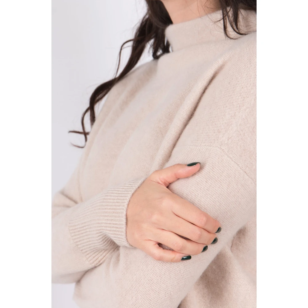 Vince Witte Zand Funnel Neck Trui Beige Dames