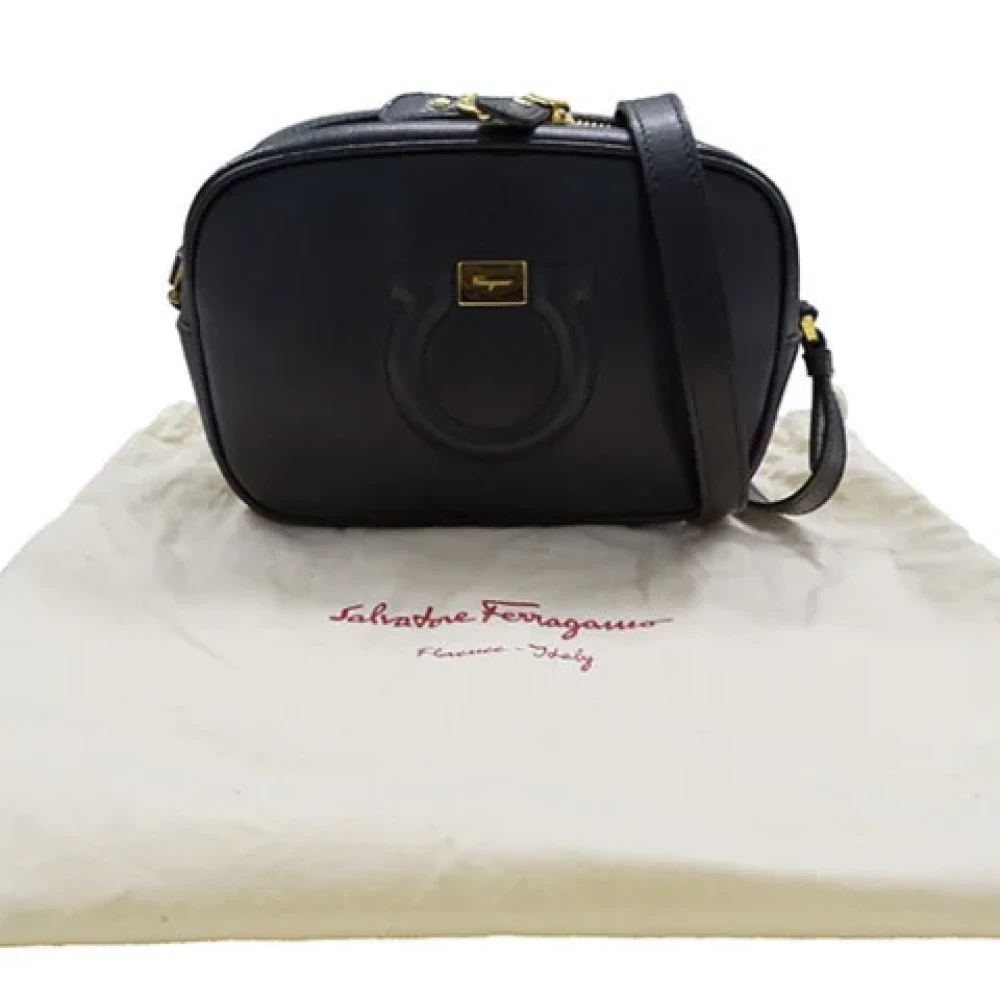 Salvatore Ferragamo Pre-owned Leather shoulder-bags Black Dames