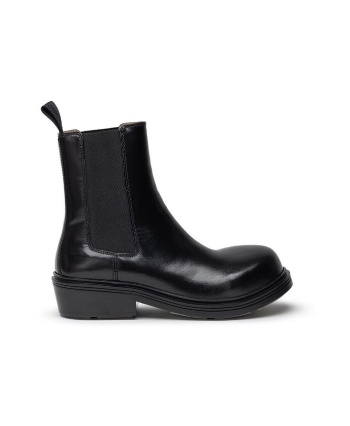 black-leather-chelsea-boots