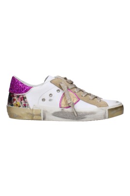 sneakers-en-cuir-blanc-avec-details-vintage
