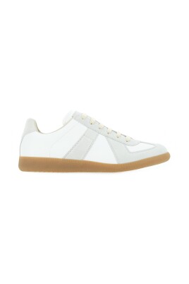 replica-sneakers-for-stylish-outfits
