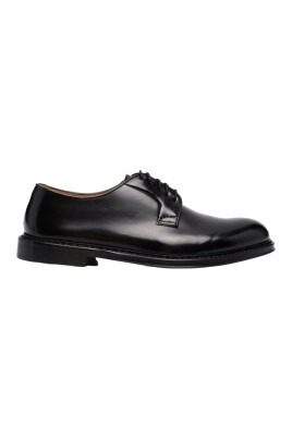 black-flat-shoes