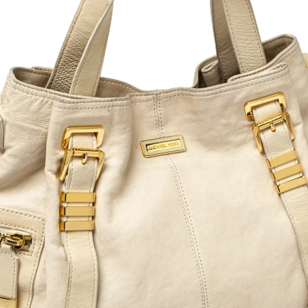 Michael Kors Pre-owned Leather shoulder-bags Beige Dames