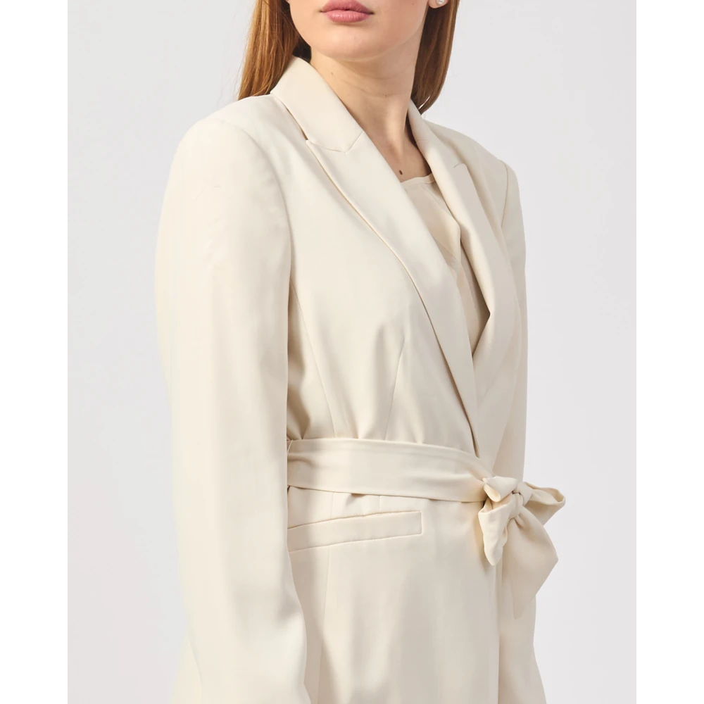 Silvian Heach Witte Melkjas met Revers Beige Dames