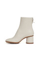 witte-leren-enkellaarzen-elegante-stijl