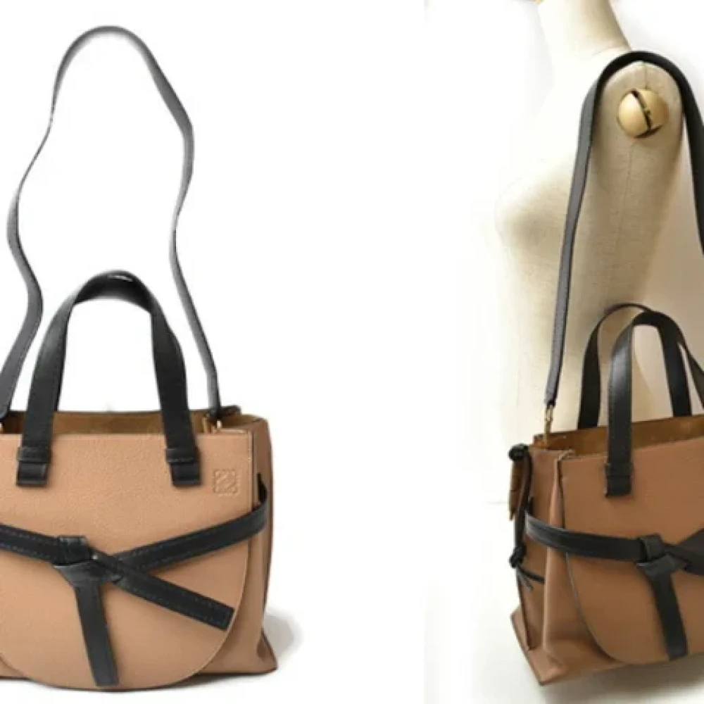 Loewe Pre-owned Fabric handbags Beige Dames