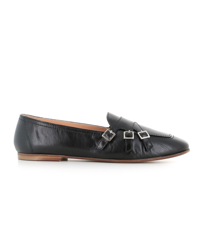 mocassin-en-cuir-noir-avec-boucles-argentees