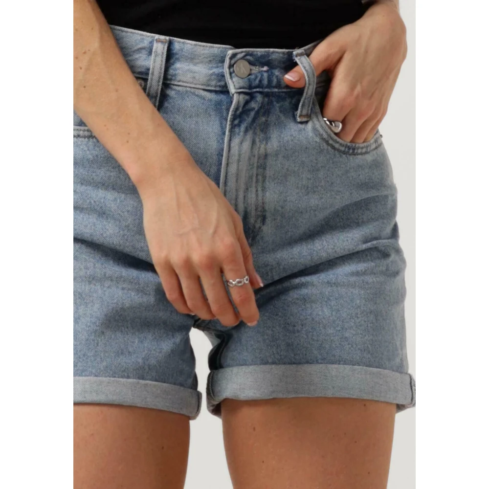 Calvin Klein Blauwe Mom Shorts voor zomerse look Blue Dames